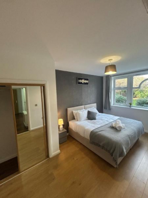 2 Bed spacious apartment in Central Watford Free parking